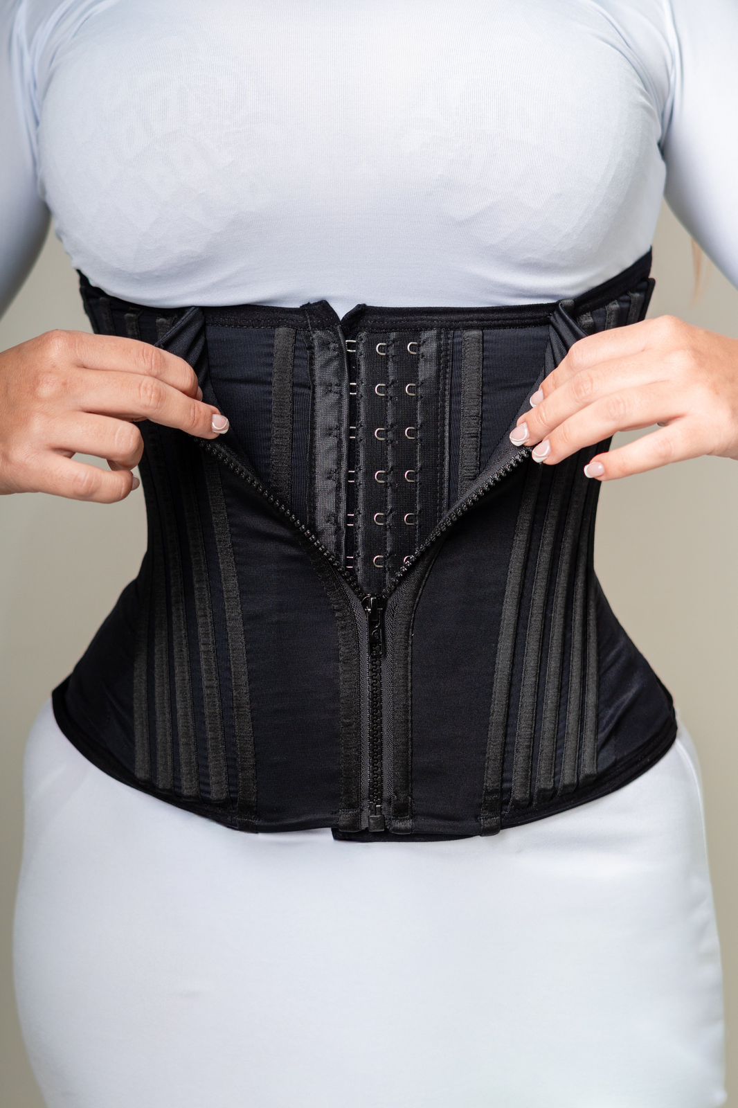 Cinta Modeladora 30 Barbatanas com Ziper Regulador