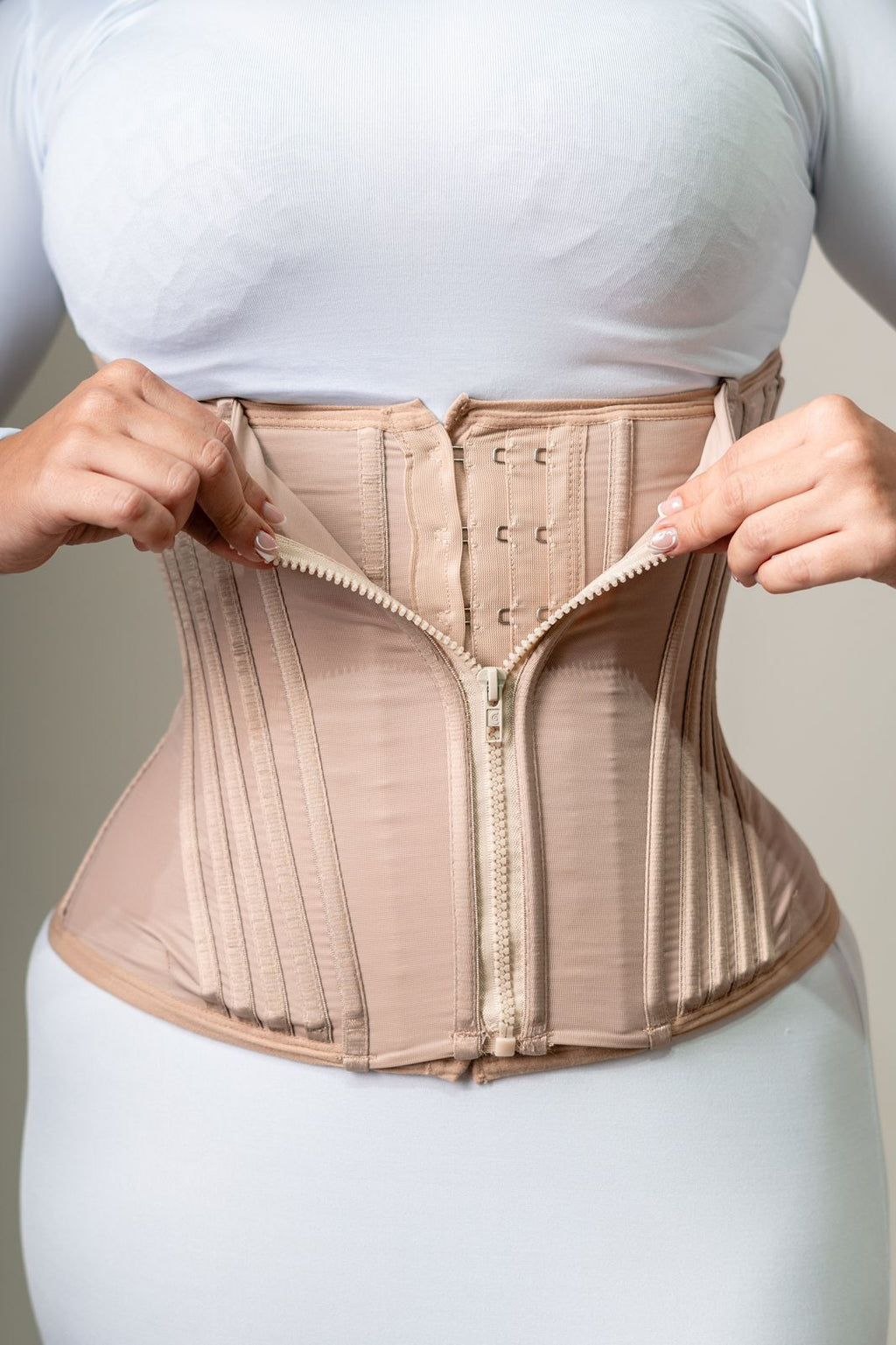 Cinta Modeladora 30 Barbatanas com Ziper Regulador